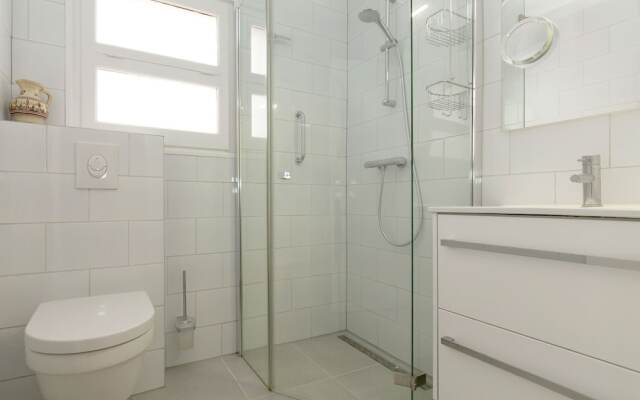 Cozy Apartment in Roses with Sea Nearby