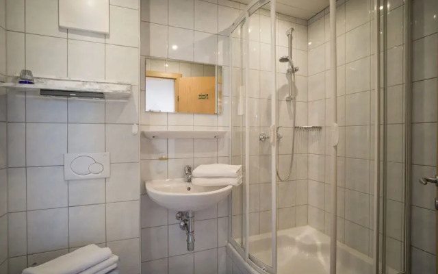 Alluring Apartment With Ski Storage,balcony,heating, Parking