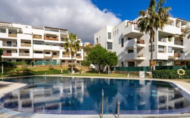 2BR poolfront family apartment WIFI and Near beach