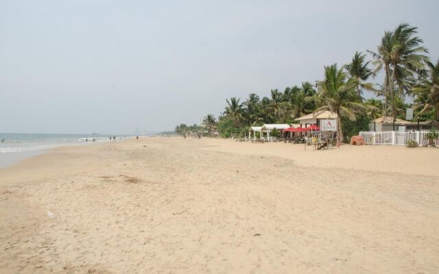 Lavinia Beach Hostel