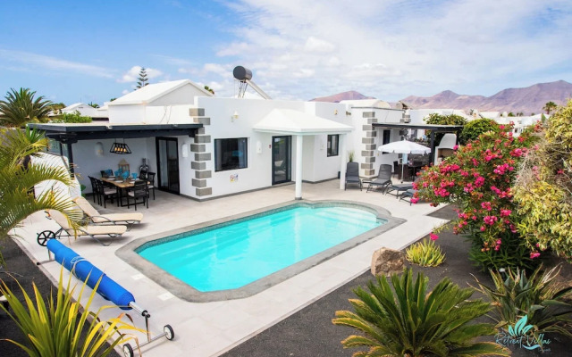 Gorgeous Newly Renovated 4-bedroom Villa!