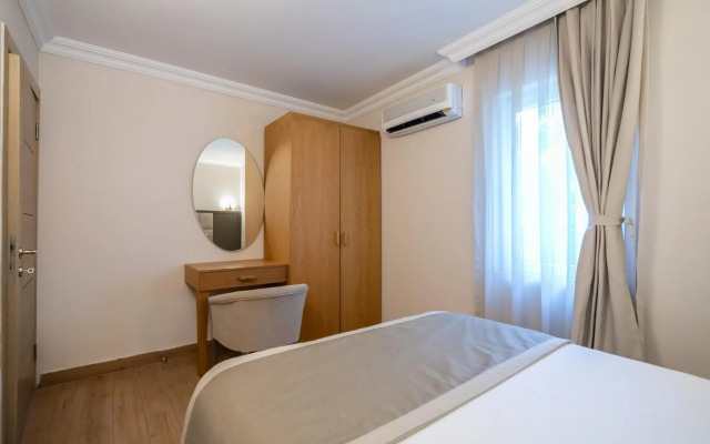 Moonshine Hotel & Suites