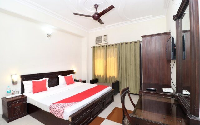 OYO 17381 Hotel City Look