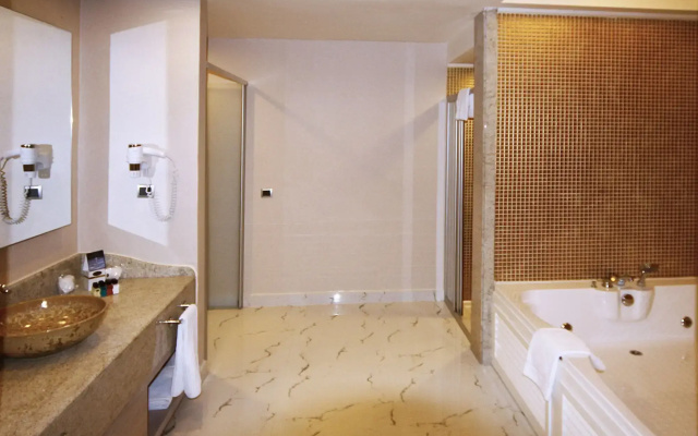 Royal Alhambra Palace - All Inclusive