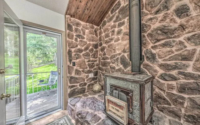 Cozy Cloudcroft Townhome ~ 1 Mi to Burro Ave!