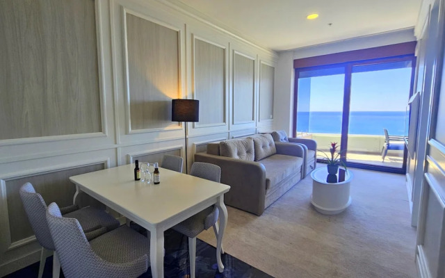 Royalis Suites