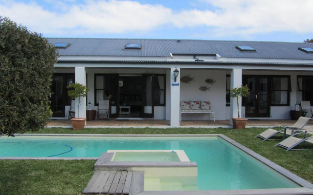 Sixteen Guest House on Main