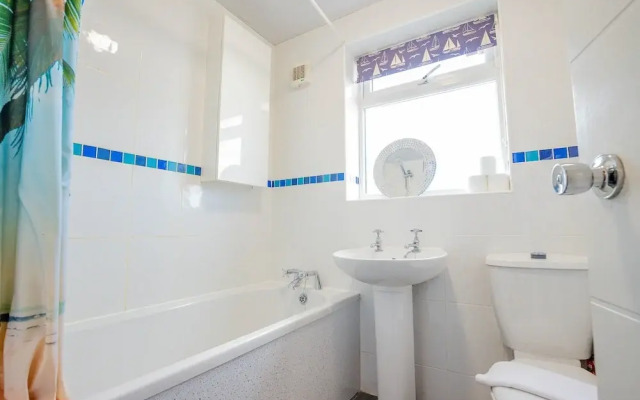 Host Stay Manfield Avenue