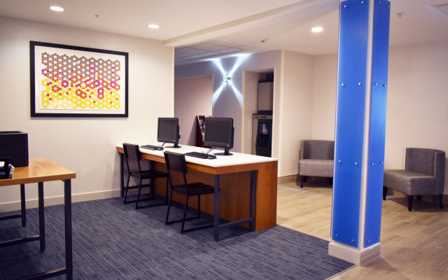 Holiday Inn Express & Suites Albany by IHG