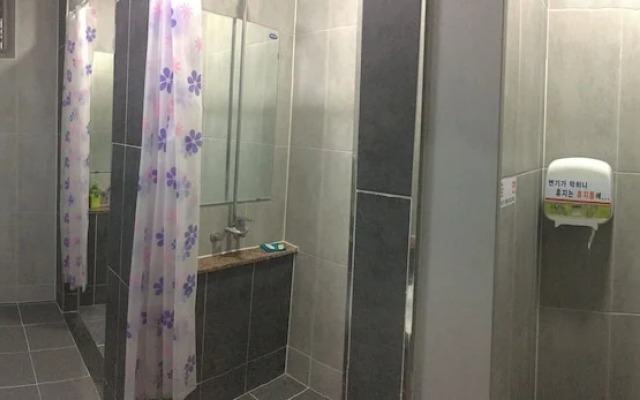 JJBro Hostel Guest House