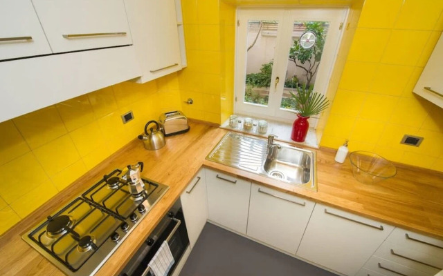 Gorgeous Newly Renovated Flat Near Colosseum!