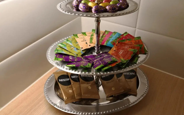 Charming Pine View Apartment