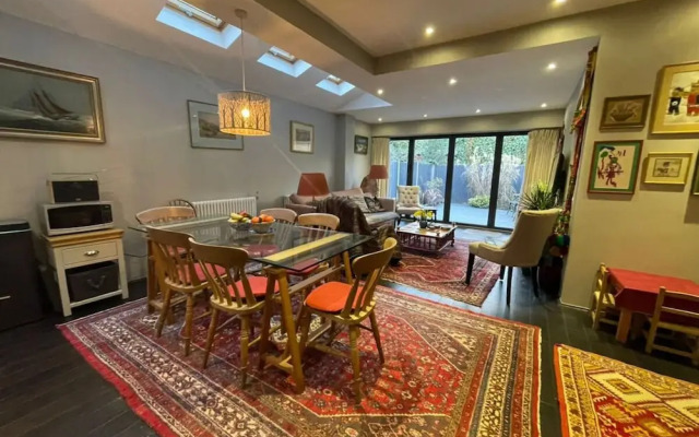 Luxurious 1 Bedroom Flat With Private Garden