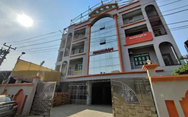 OYO 166 Madhuram