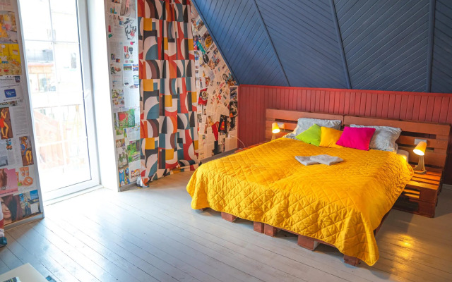 Юнайтед Колорс Хостел