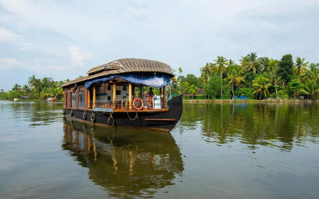 Oyo 22044 Sree Vinayaka Houseboat 1 Bhk