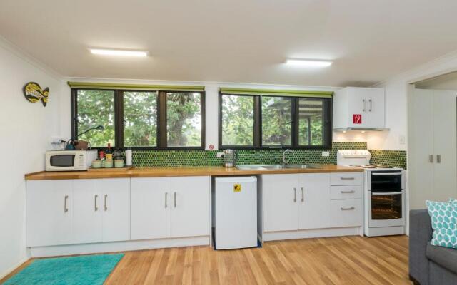 Mena Creek Flower House