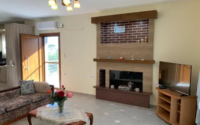 Lovely 2-bedroom holiday home in Nea Kallikratia