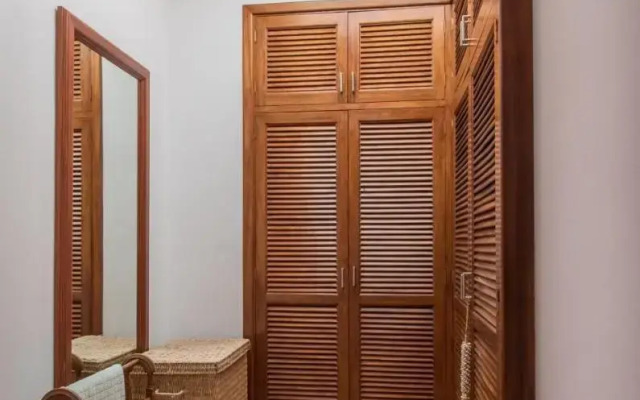 Villa V