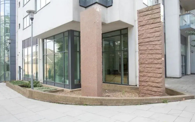 Roffey Apartment
