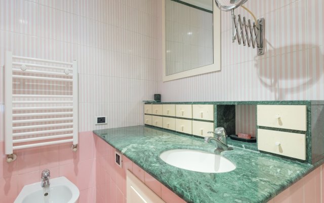 Rsh Luxury Trevi Fountain Apartment