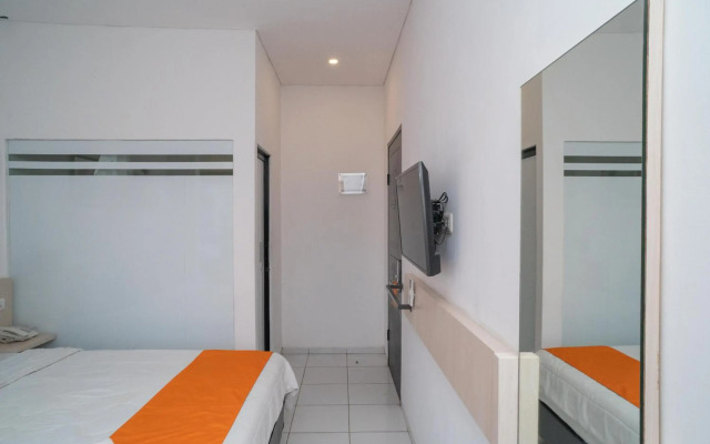 Sans Hotel FiFFa Premiere Malang