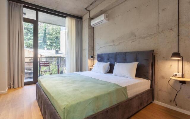 Spacious 3 BedroomR and 2 balcony Apartment in the city center