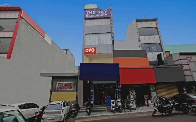 OYO Flagship IAE522 Hotel Cozzy Homes Stay