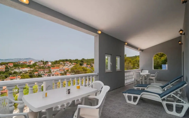 Stunning Apartment in Supetar-splitska With 2 Bedrooms and Wifi