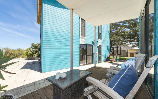 Wave House - Beach Front Lancelin