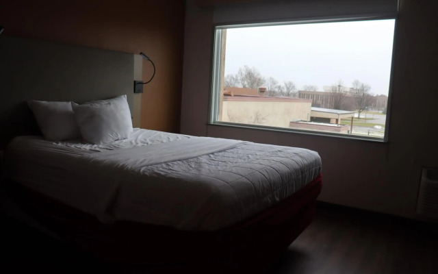 Clarion Hotel & Conference Center Lansing West