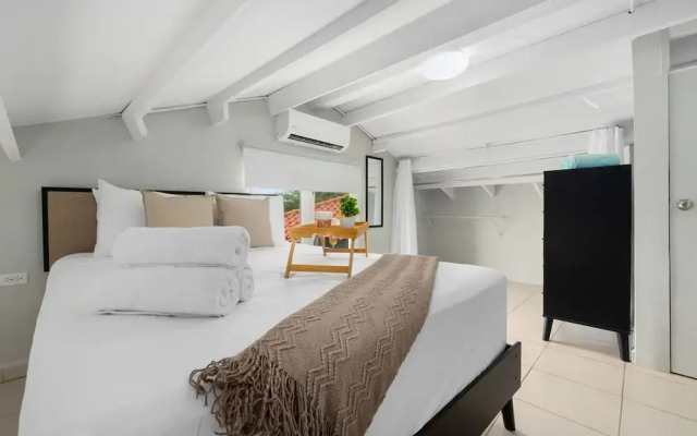 Newly Renovated Queen Bed Studio Loft Palmbeach