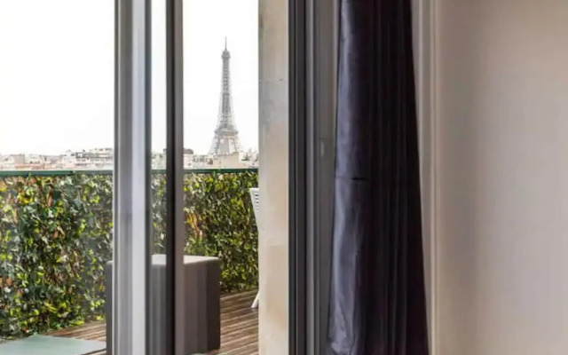 Apartment special location Tower Eiffel