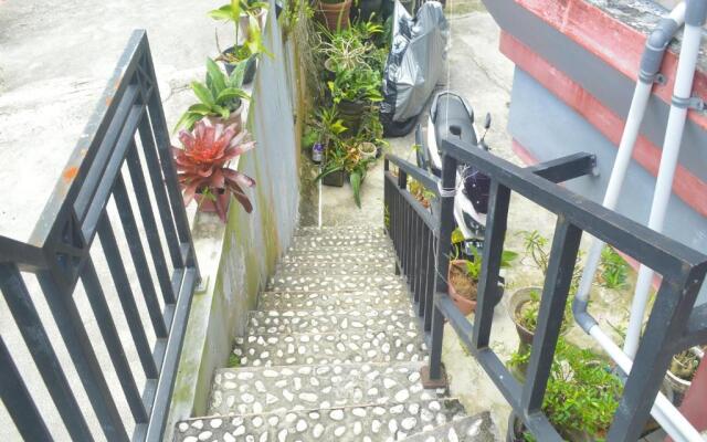 SPOT ON 91623 Pj Guest House Syariah