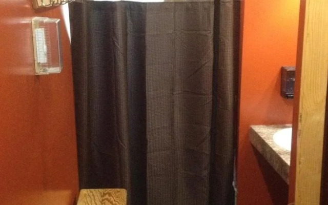 HI-Nordegg Shunda Creek Hostel