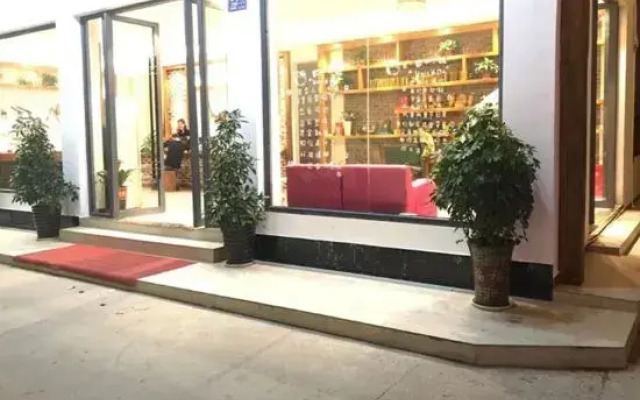 Zhangjiajie Pumo Inn (Wulingyuan National Forest Park Sign Store)