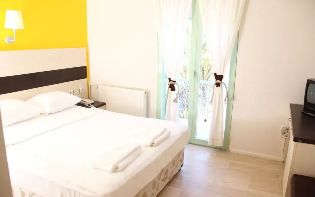 R Hotel by Rooms
