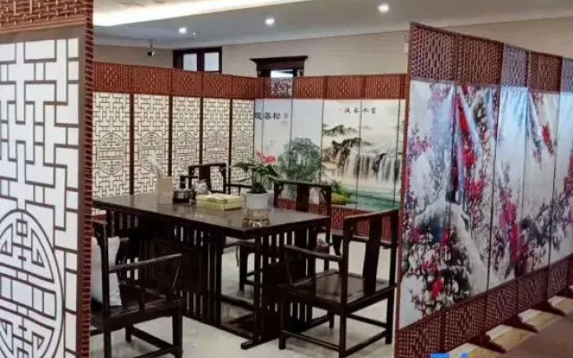 Ruo Rongbo Mei Hotel