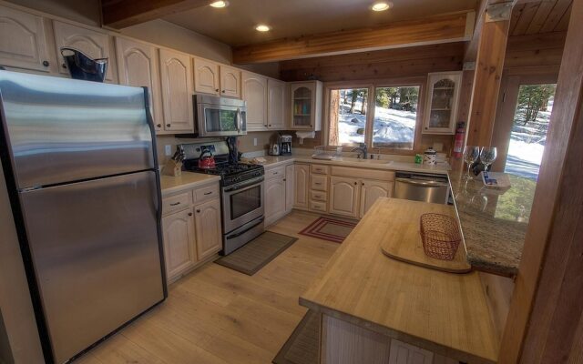 The Bass Chalet 3 Bedroom Home by RedAwning