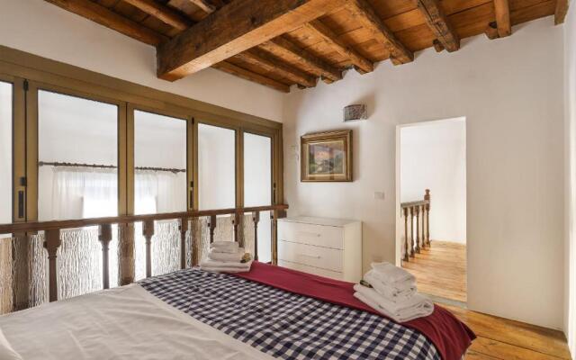 Santa Maria Novella Bright and Modern Apartment