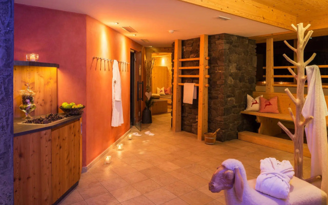 Hotel Emmy - five elements