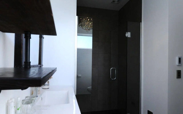DH Lakeview Villa