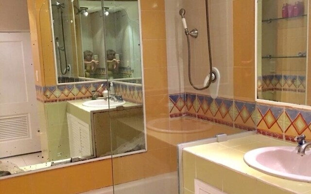 Beach Paradise with wifi/AC Close to Everything