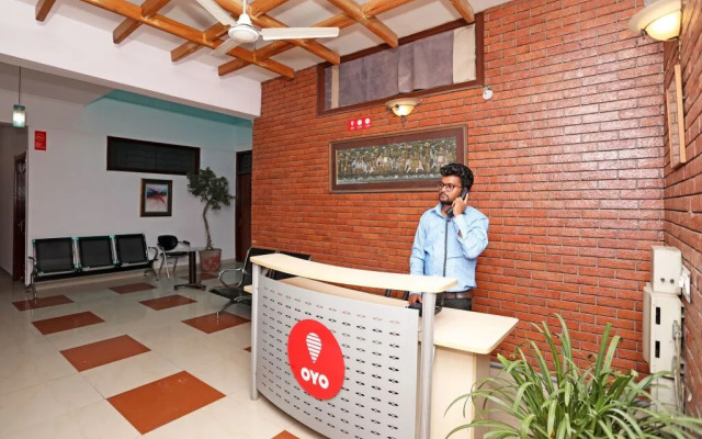 OYO 277 Mascot Residency Sector-51
