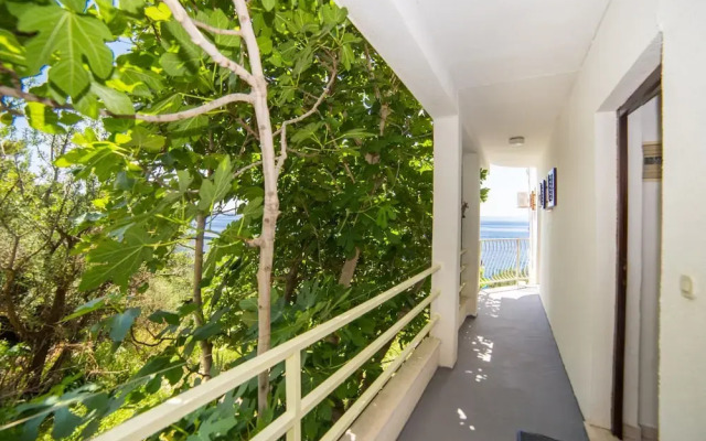 Studio Next to the Beach w Terrace and Parking