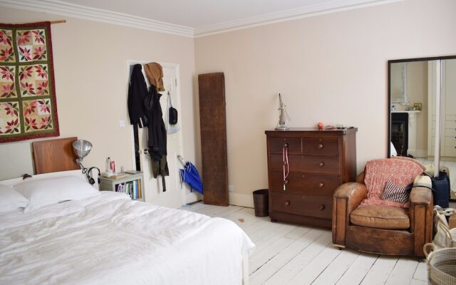 2 Bedroom Family Home in Hammersmith