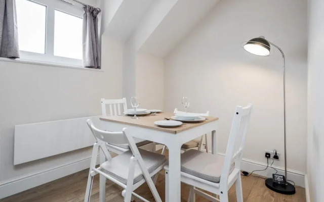 Luxury 1 Bedroom Apartment with Parking