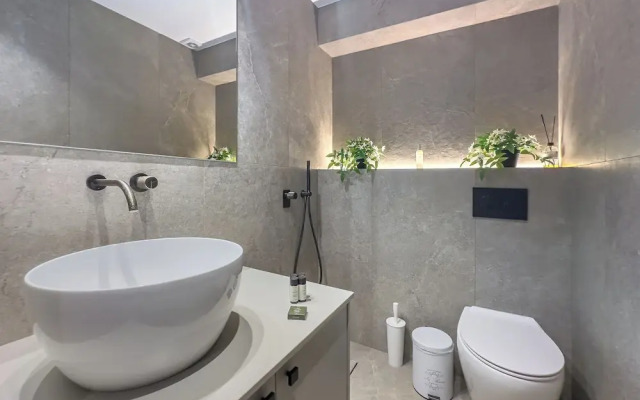 Phaedrus Living Apollo Skyview Penthouse