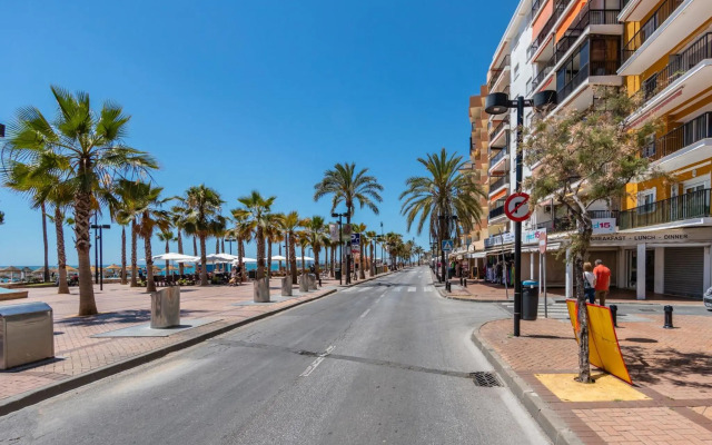 Apartamento con patio a 1 minuto de la playa