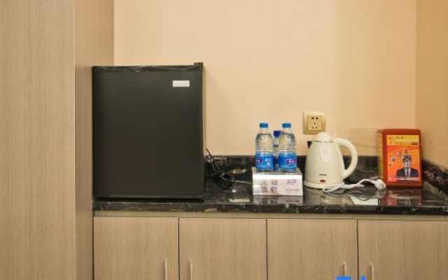 Yike Hotel (Guangzhou Baiyun International Airport) – Kitchen – Guangzhou